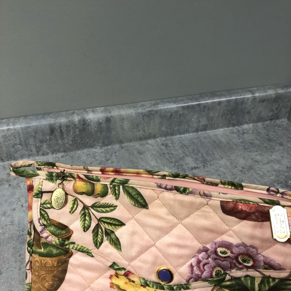 Maggyb Soft lrg PLUS danielle cosmetic travel bag PLUS ocean reef body scrubber - Picture 10 of 13